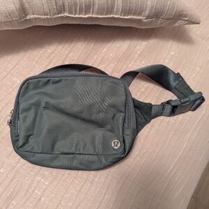 Lululemon 2L Belt Bag